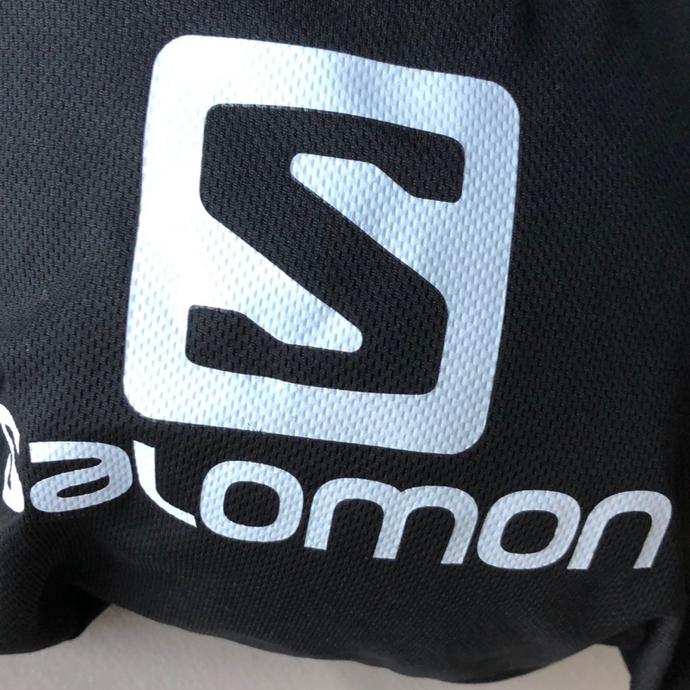 Solomon BEAUTIFUL navy ski helmet only worn once!
